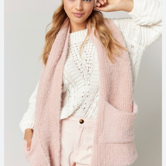 Francesca’s Sophia Fuzzy Knit Pocket Scarf - NWT - Picture 2 of 6